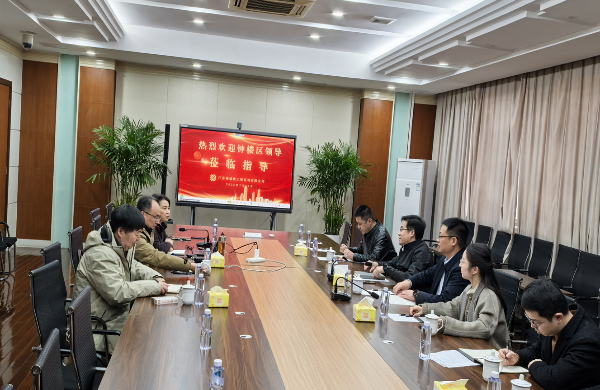 鐘樓區(qū)常務(wù)副區(qū)長王旭鋒一行蒞臨我公司調(diào)研指導(dǎo)